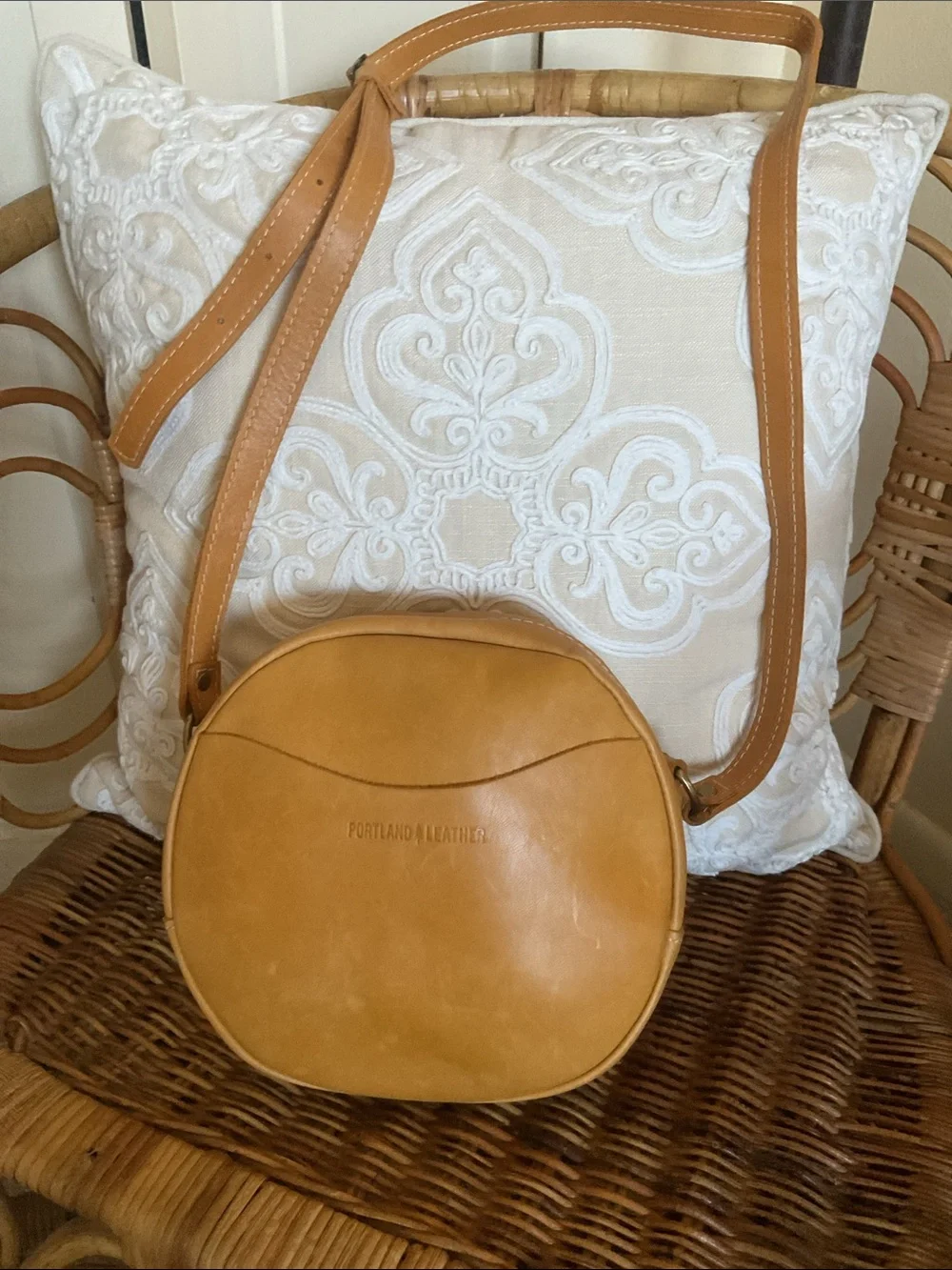Portland Leather EUC Sunflower Round Crossbody - Picture 6 of 12